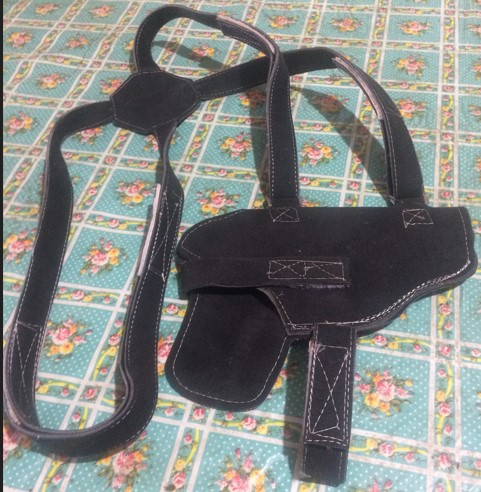 Замшевая плечeвая кобура